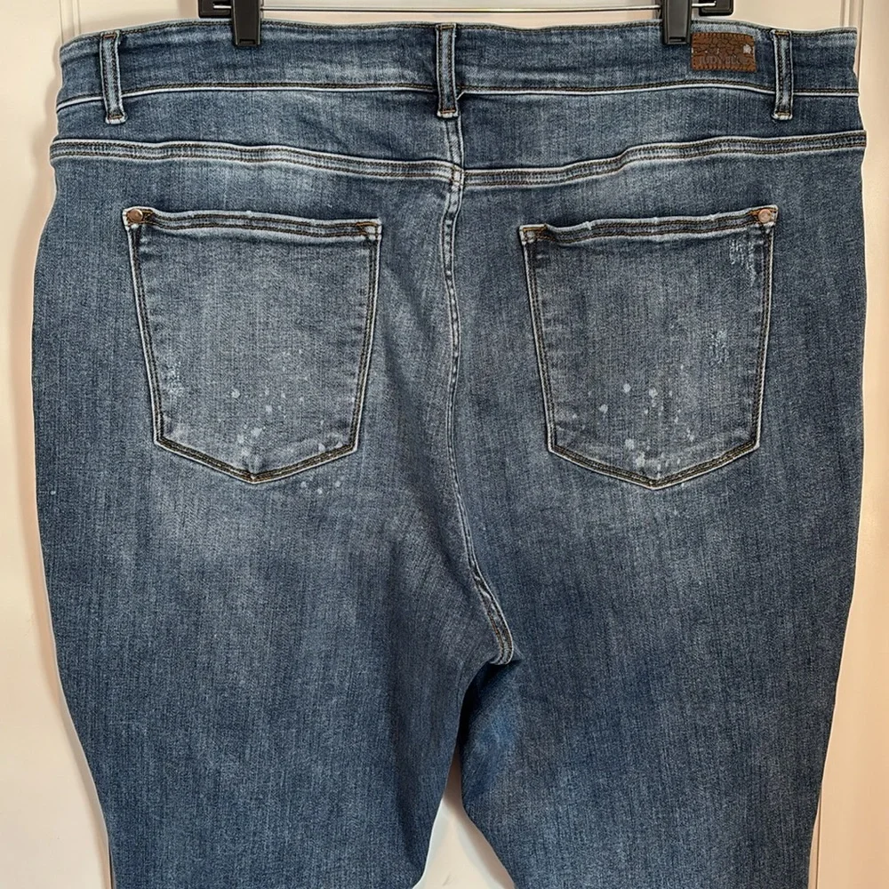Judy Blue Boyfriend Fit jeans - distressed & intentional bleach spots - Picture 7 of 16